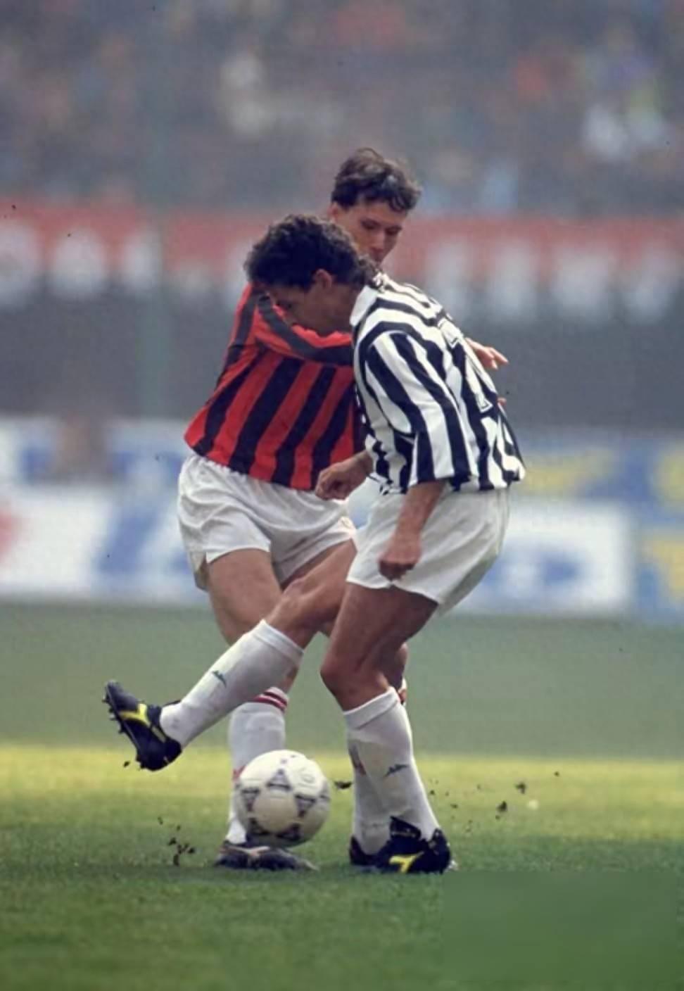 AC米兰鏖战曼联，托雷斯制霸全场的简单介绍